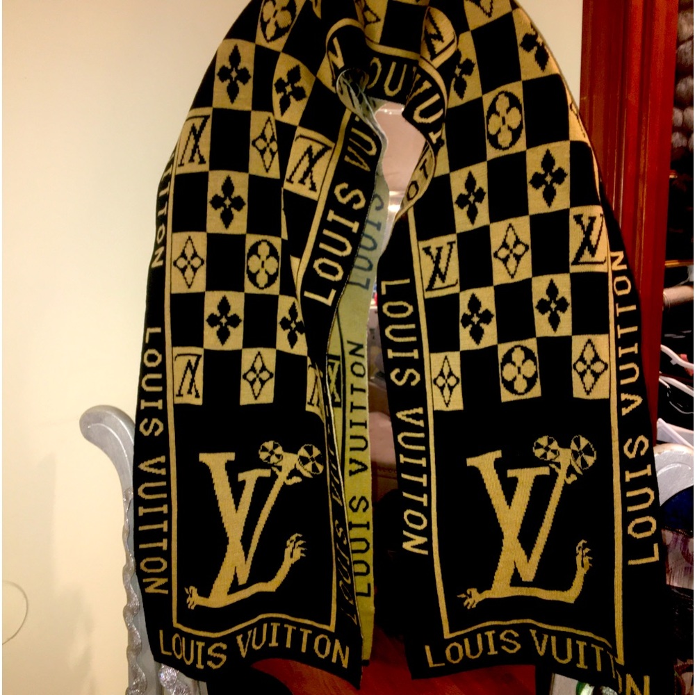 AUTHENTIC Louis Vuitton scarf see tag cashmere material